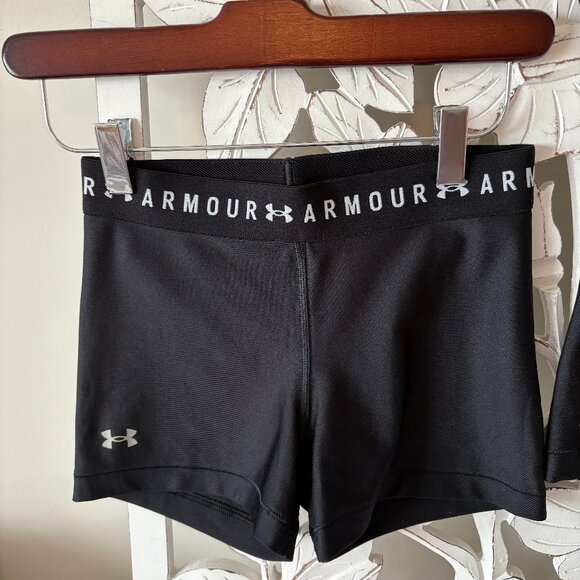 Under Armour Volleyball Shorts - Set of 2 - in Black - Picture 3 of 7